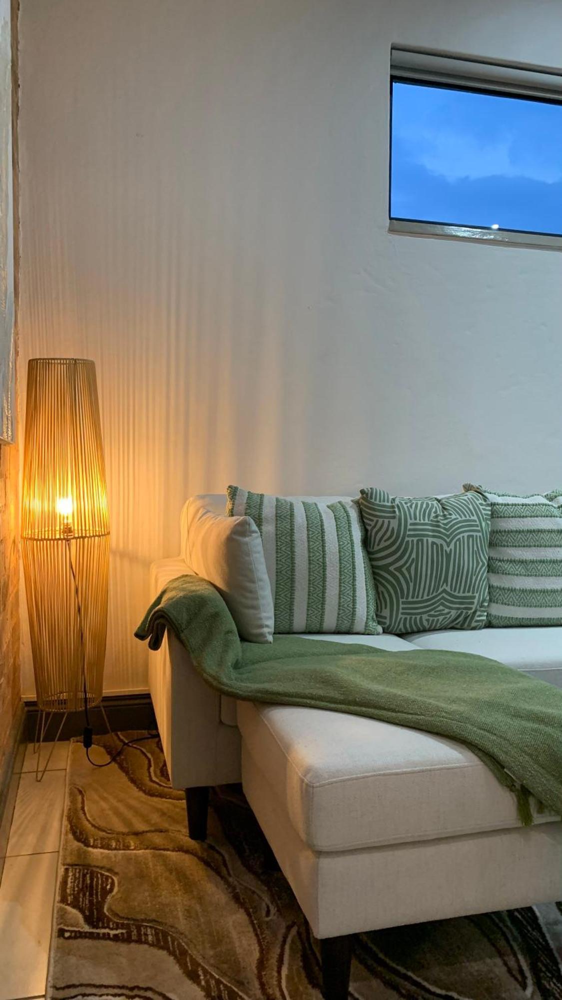 Forest Hill Apartment *